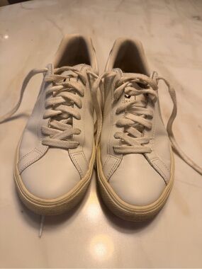 Veja Cream White Low-Top Sneakers